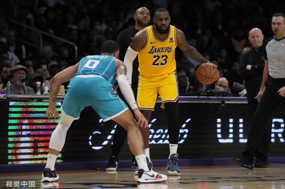 烈的背景下 烈的背景下