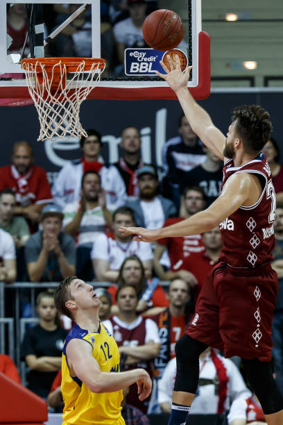 越屏幕前的 越屏幕前的